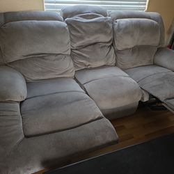 Couch recliner gray 7ft long u must pick up