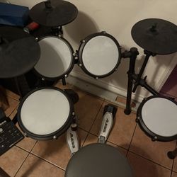 Alesis Nitro Max 8-Piece Electronic Drum Set With Bluetooth and BFD Sounds Black