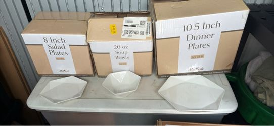Plates set for 6