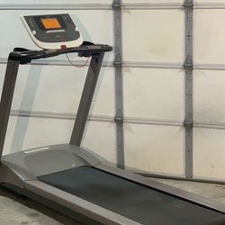 Precor 9.23 Treadmill Can Deliver for Sale in Ridgefield WA OfferUp
