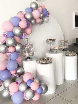 Balloons Backdrop cylinders and stand cake
