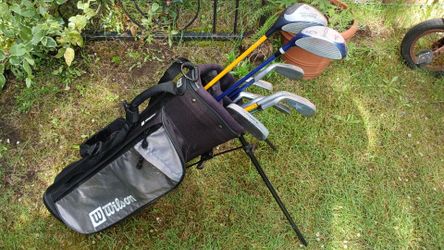 Junior golf clubs set with stand bag