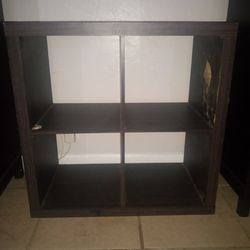 Square quadrant Tv Stand