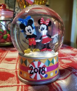 Mickey And Minnie Mouse Snow Globe
