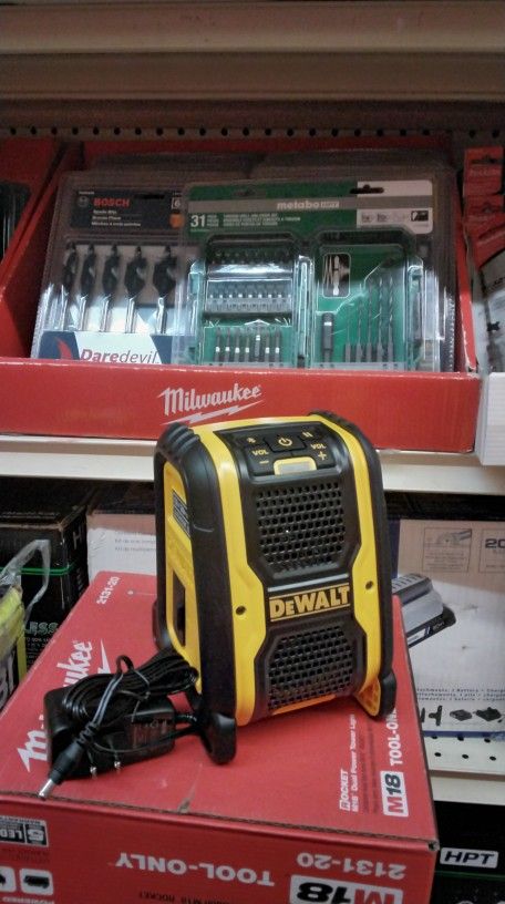 DEWALT 12V/20V MAX LITHIUM - ION BLUETOOTH SPEAKER (TOOL ONLY)