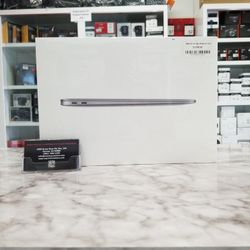 13" Macbook Air(space grey) With M1 Chip, 8gb, 256GB SSD