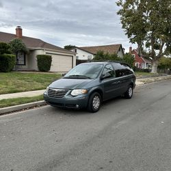 2004 Chrysler Town & Country