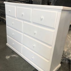 Pinewood Dresser