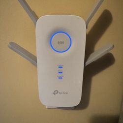TP-Link RE650 AC2600 Duel Band Wi-Fi Range Extender with Ethernet White Used