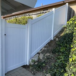 Vinyl fence and wall topper