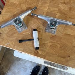 Skateboard Trucks