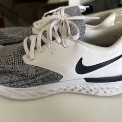 Nike Flyknit Odyssey React Size 8.5