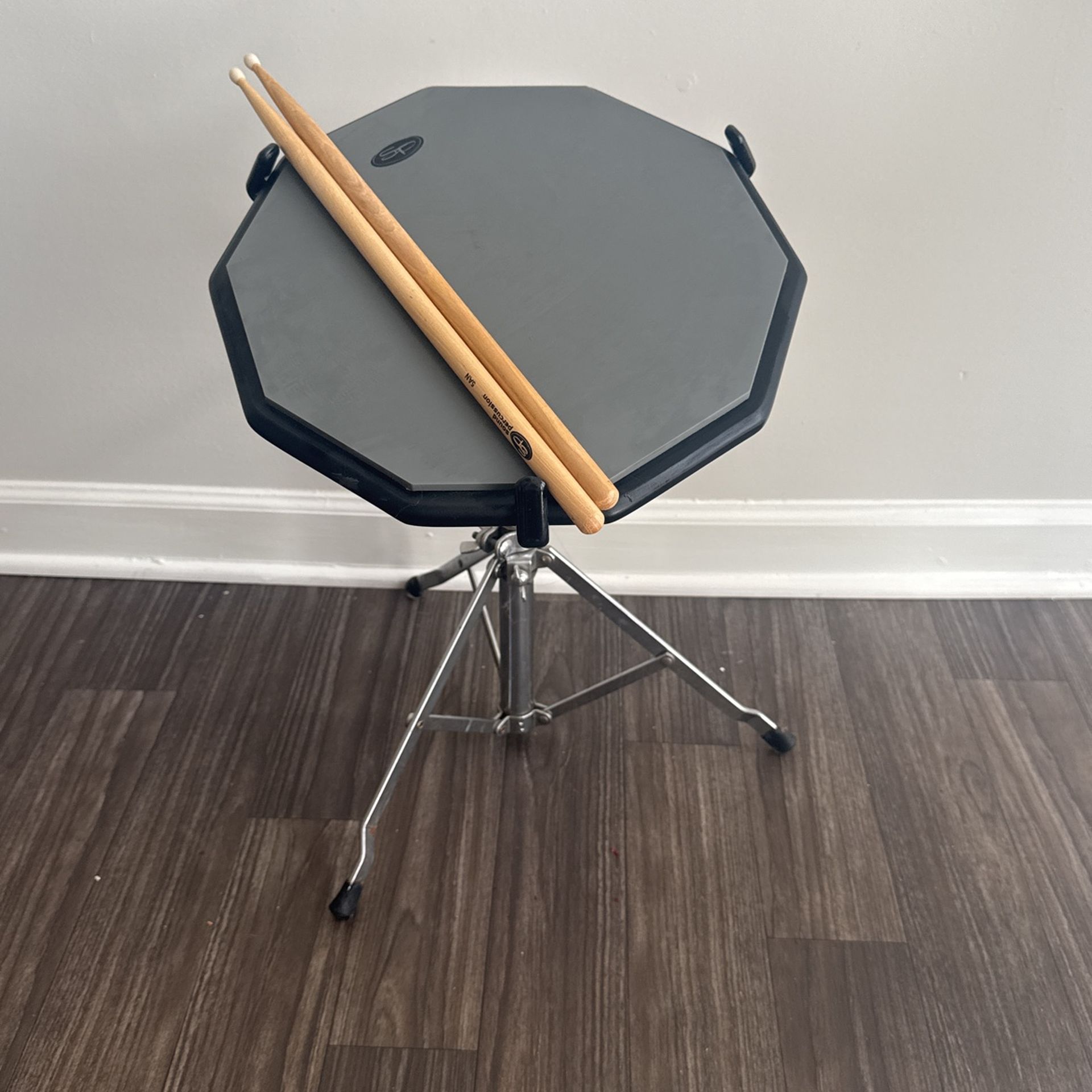 Practice drum pad with stand