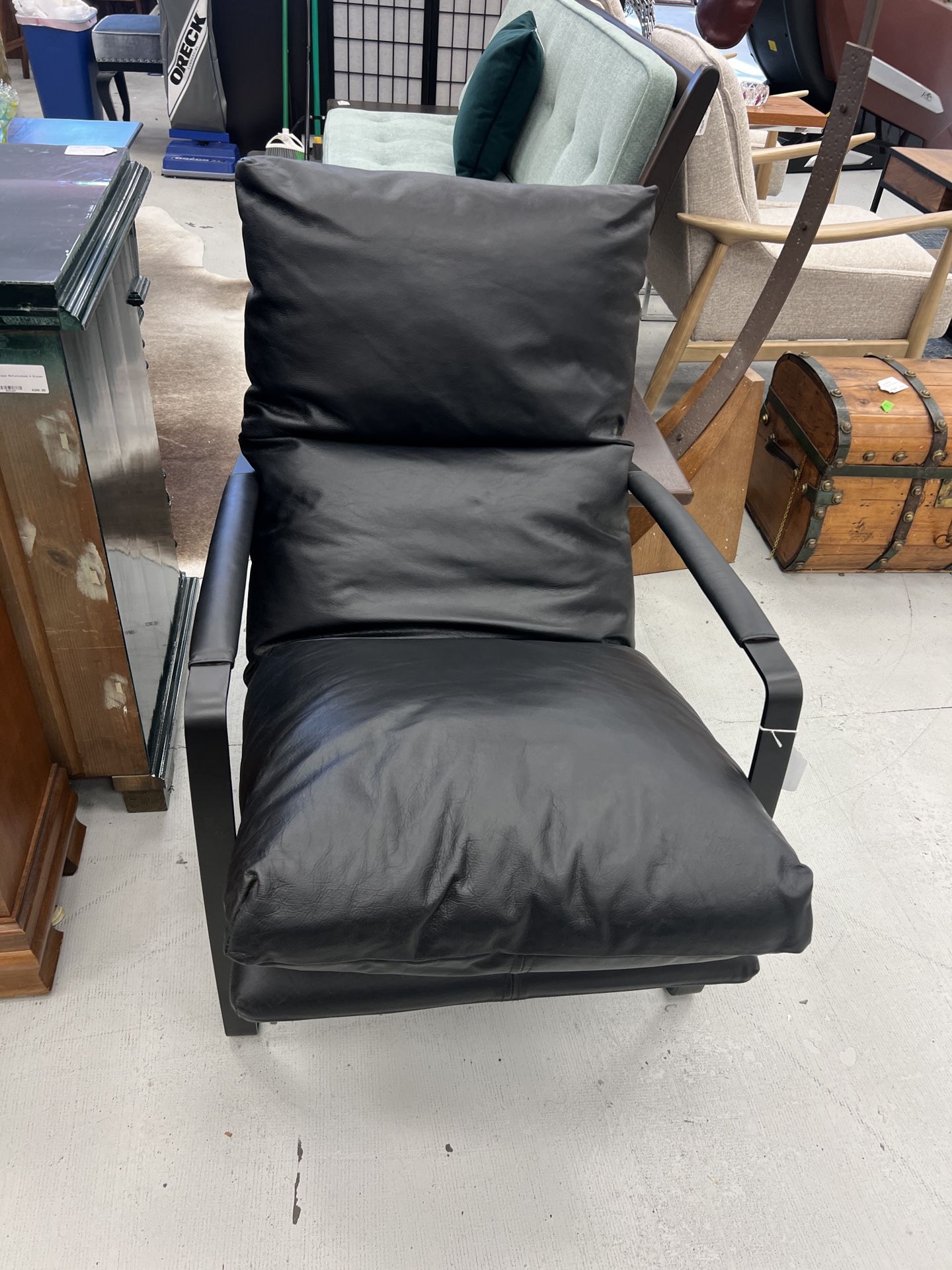 Metal Frame Black Lthr Accent Chair