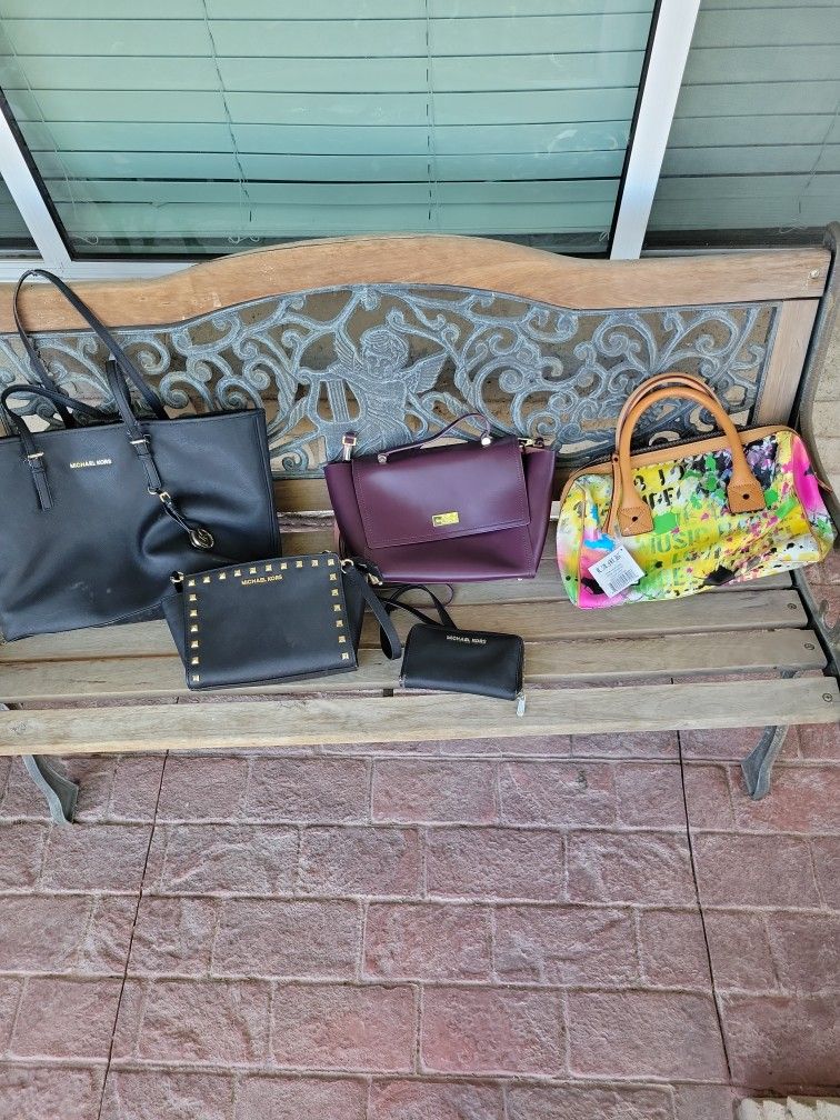 4 Purses For The Price Of One