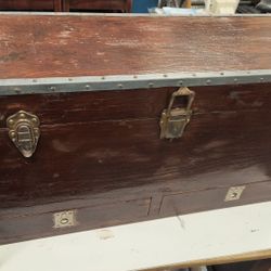 WOODEN TOOL BOX/CHEST