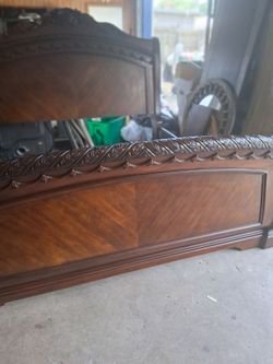 King Sleigh Bedroom Set by Ashley