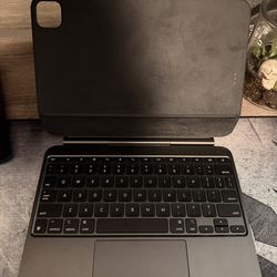 Apple Magic Keyboard Folio iPad Pro 11in