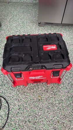Milwaukee PACKOUT Large Tool Box