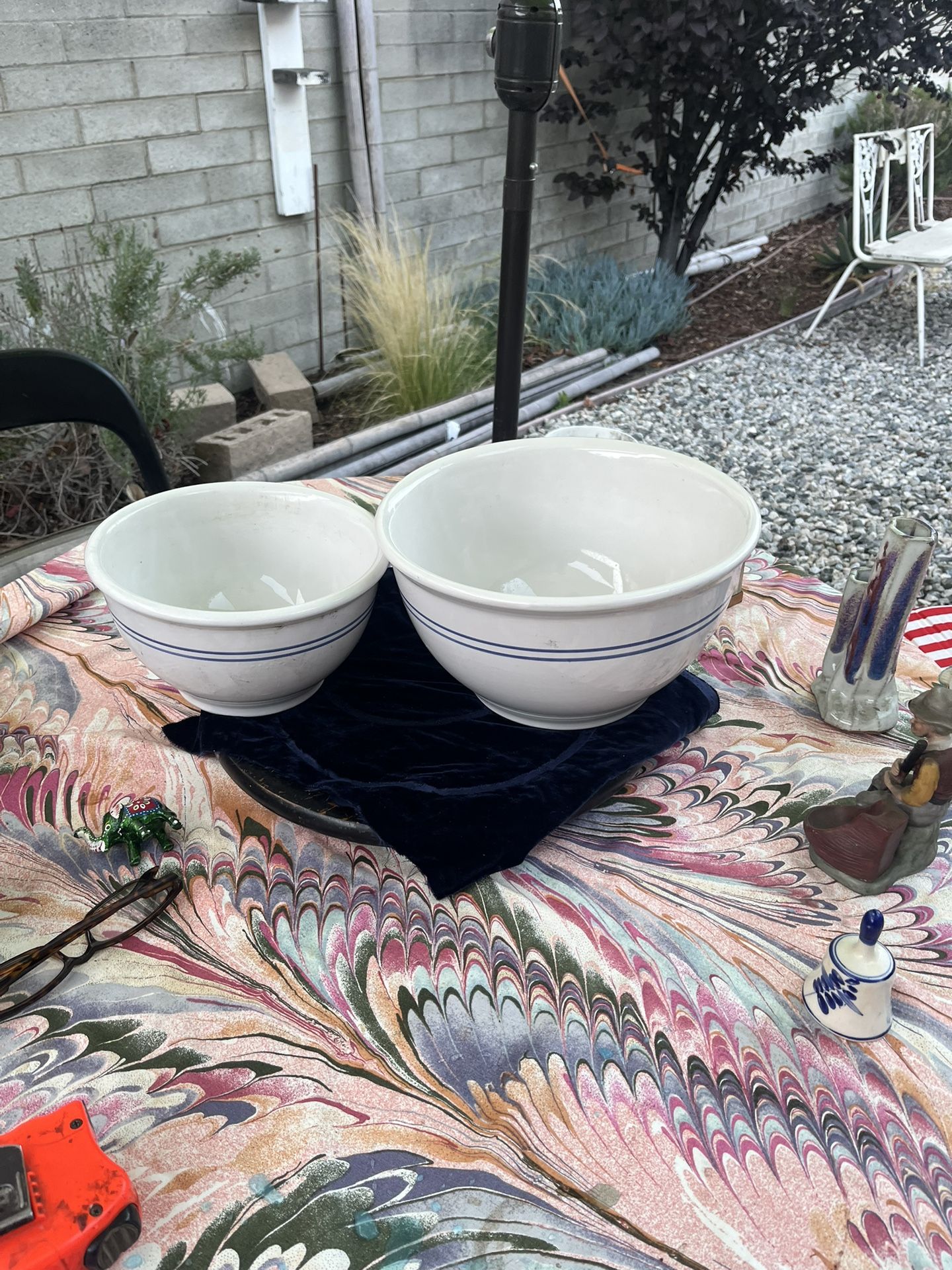 Set of 2 Gibson China Serving Bowls – White with Double Blue Stripes – Vintage Stoneware Description: This charming set of vintage Gibson Chin