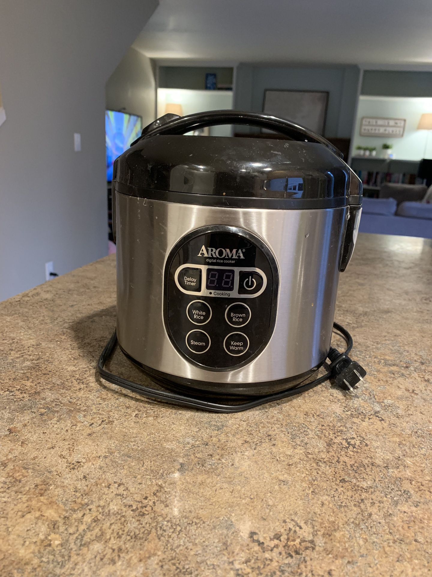 4 cup Rice cooker (includes steam basket)