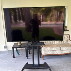 LG Smart TV 65”