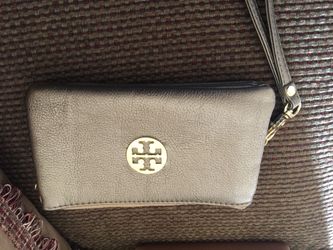 TORY BURCH WRISTLET LIKE NEW