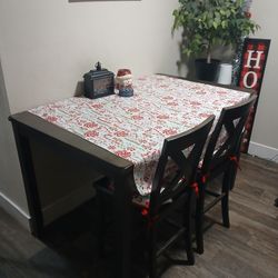 Beautiful Tall brown kitchen table ❌️Need Gone ASAP!❌️