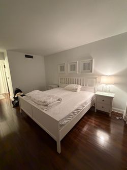 5 pieces Premium King Bedroom Set – Complete Set + Mattress – Excellent Condition
