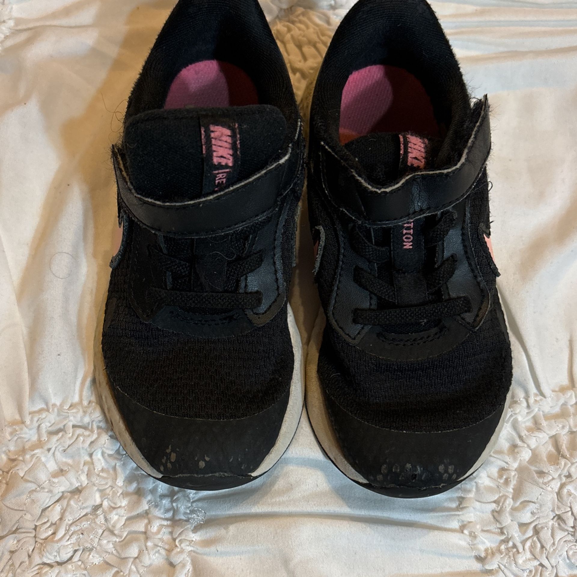 Girl Nikes Size 11C Toddler $3 