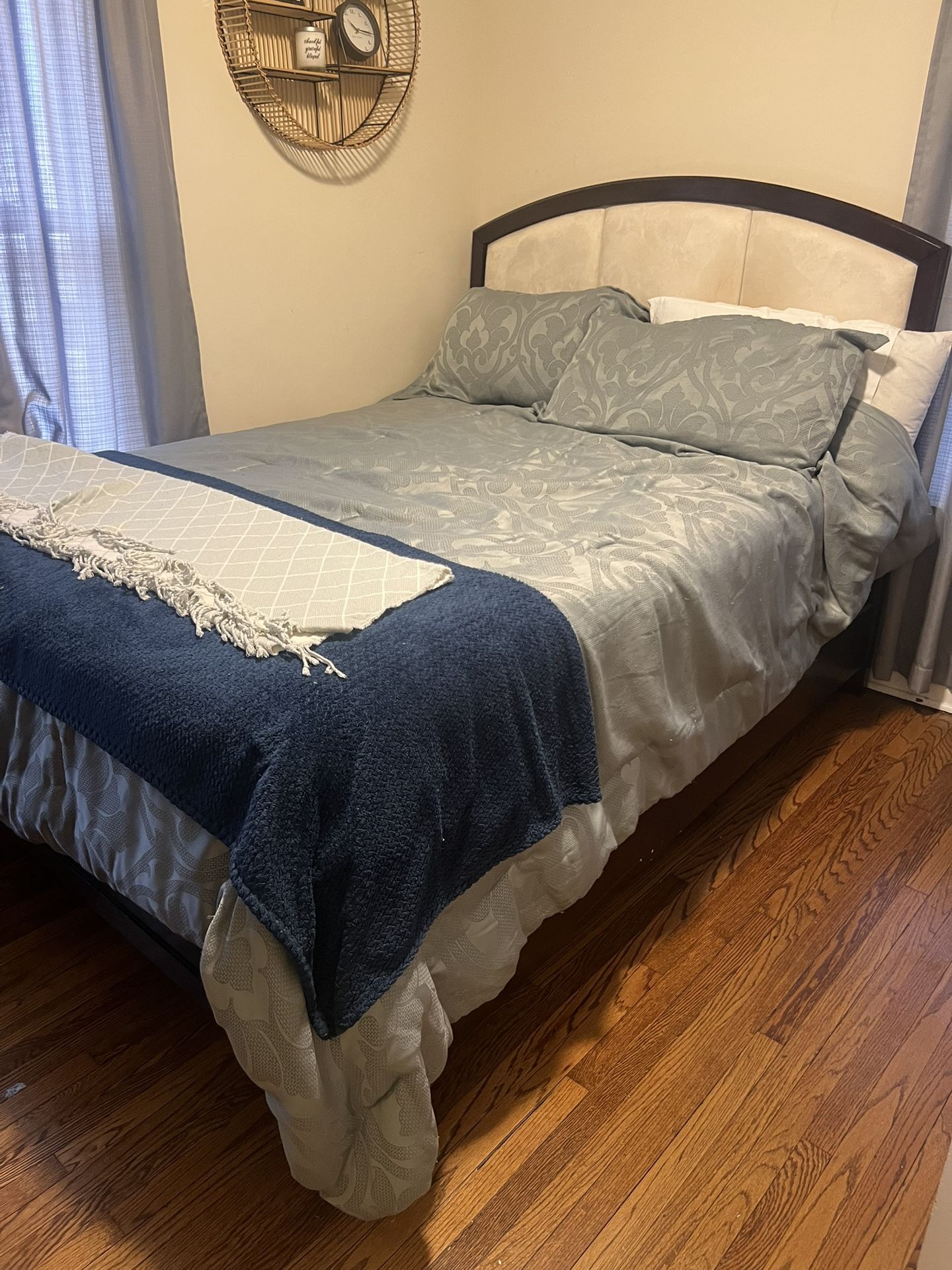 Bedroom furniture Set