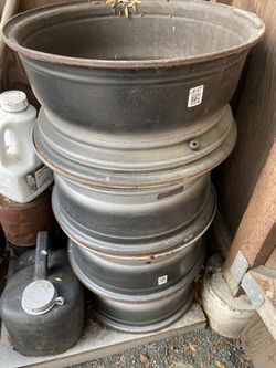 F250 8 holes 17 inches rims.