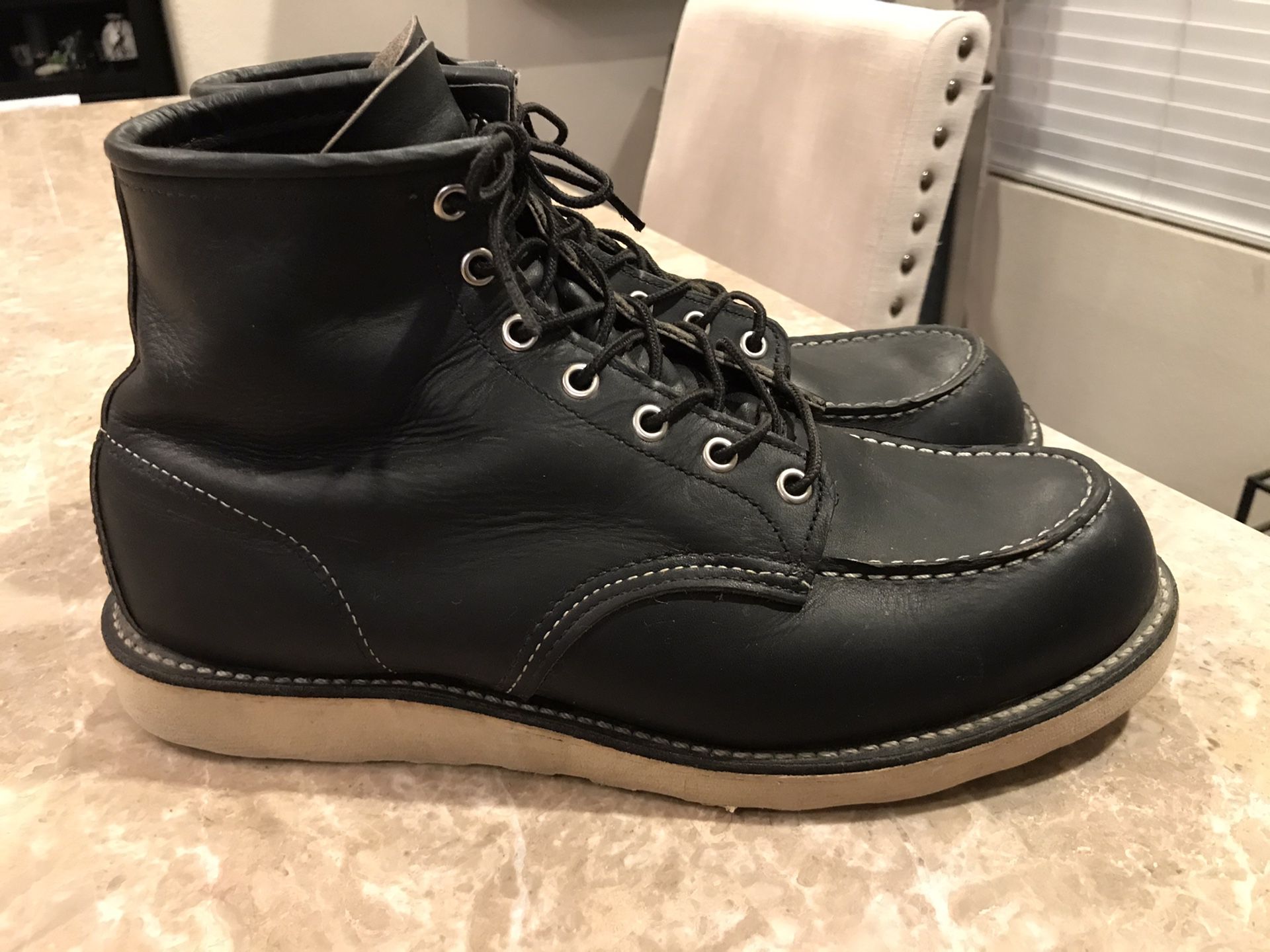 Red wing 9075 boots size 11 redwing for Sale in Fontana, CA - OfferUp