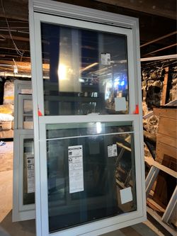 Used window, looks great. Size 30-1/8”x58-3/8”