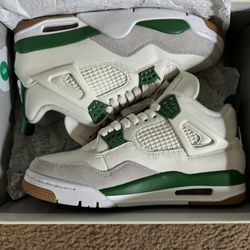 Jordan 4 SB Pine Green Size 6.5