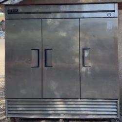 True T-72-HC 78 1/10" Three Section Reach In Refrigerator, (3) Left/Right Hinge Solid Doors, 115v
