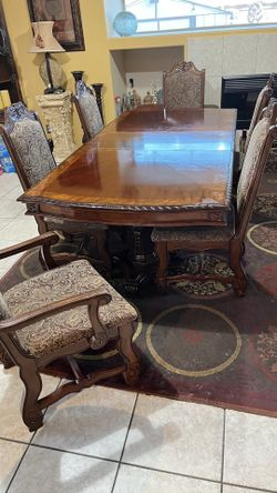 Large dining table Moving Sale !