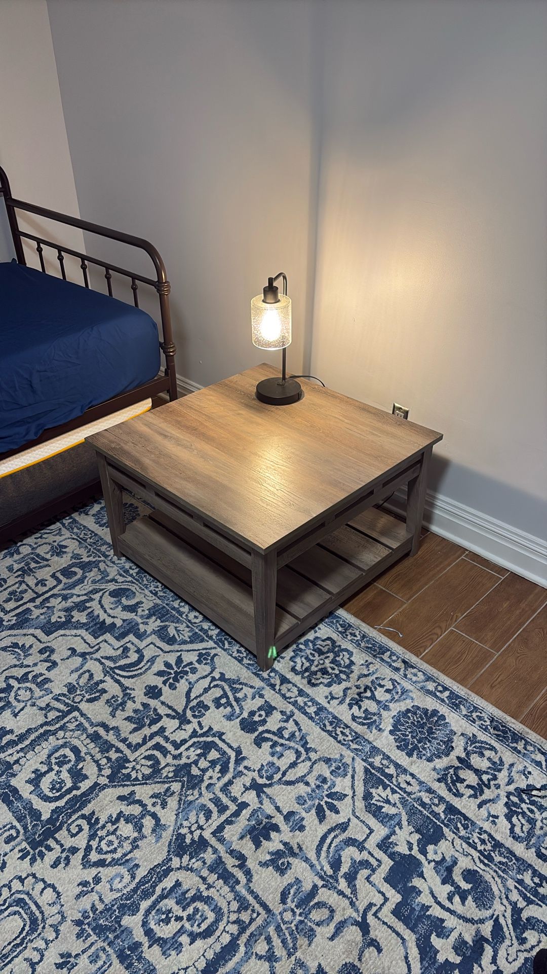 Coffee Table w/ Lamp!