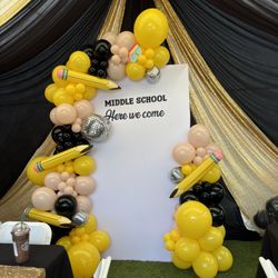 Graduation Backdrop Balloon 