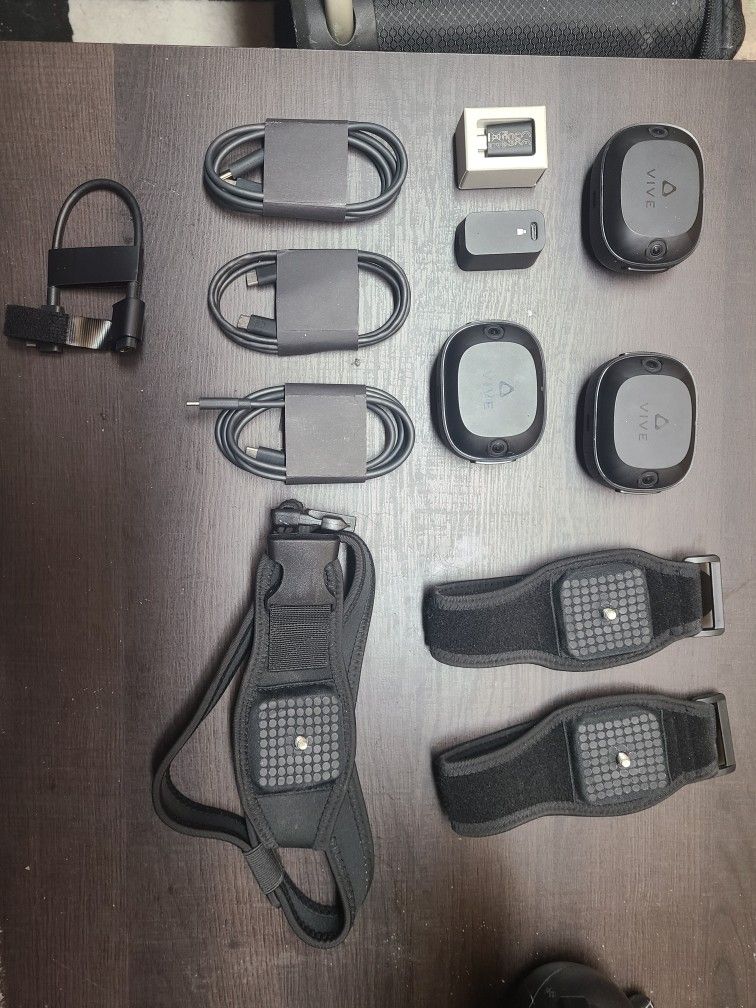 HTC VIVE Ultimate Trackers 3+1 Complete Kit