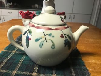 Hartstone pottery teapot 1989 ribbon and garland pattern Christmas