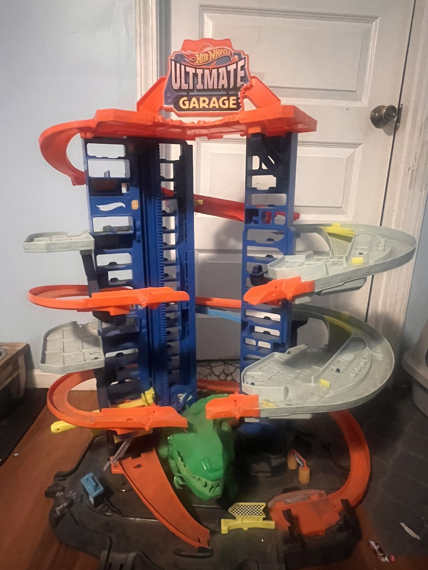 HOT WHEELS GARAGE