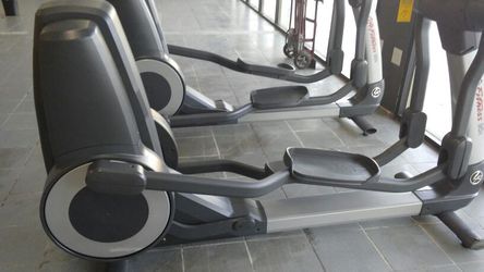 Life fitness 95x elliptical price reduce 1299