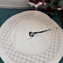 Christinas Tree Skirt 