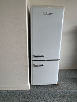 7 cu. ft. iio Retro Refrigerator