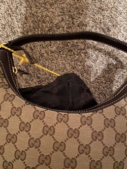 Authentic Gucci purse with ticket of authenticity and dust bag