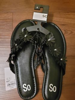 Women's Daisy Sandals  Brand New 