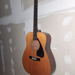 Yamaha Fg-405Gigmaker Delux Acoustic Guitar 