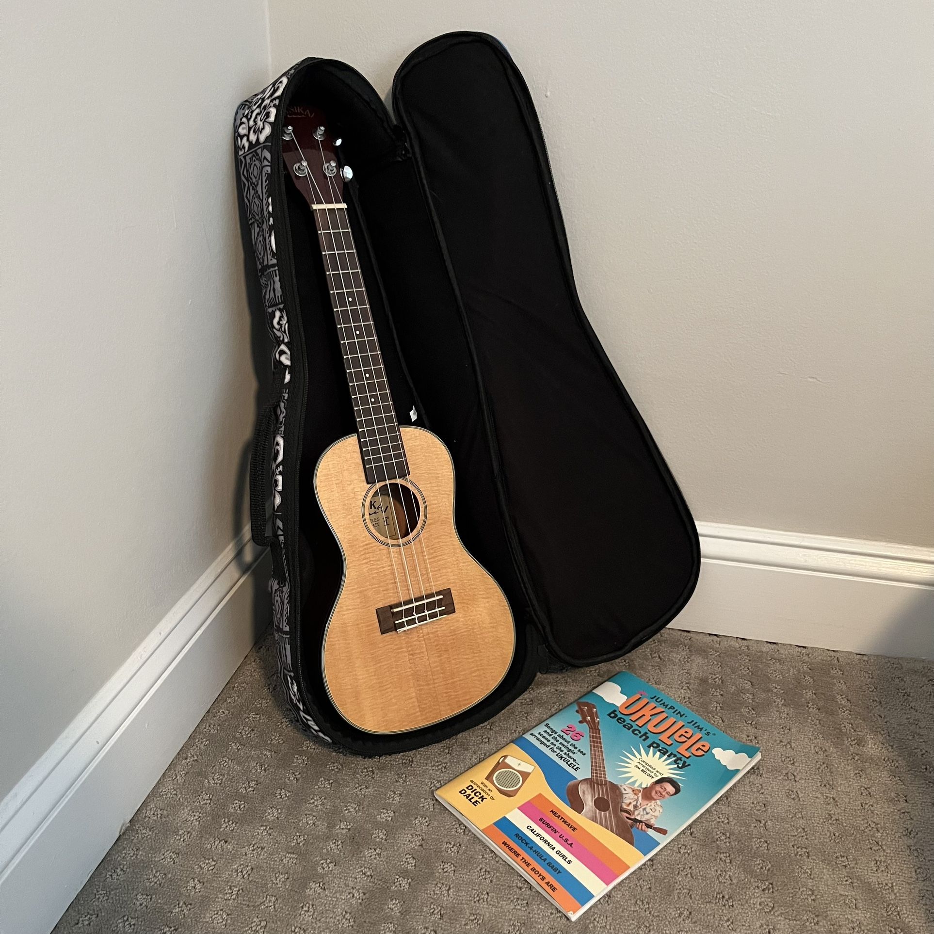 Lanikai S-C Spruce Series Concert Ukulele & Gig Bag