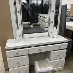 New White Vanity With Stool